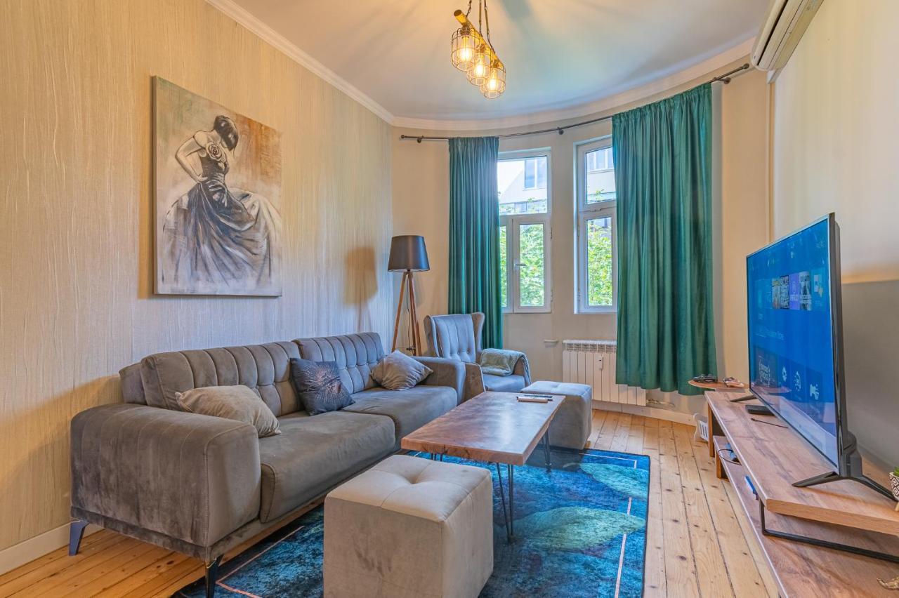 5 Seconds Away From The Main Street, Free Secured Parking Apartment Sofia Luaran gambar