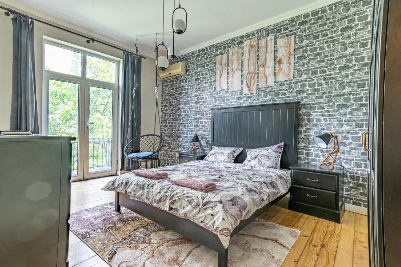5 Seconds Away From The Main Street, Free Secured Parking Apartment Sofia Luaran gambar