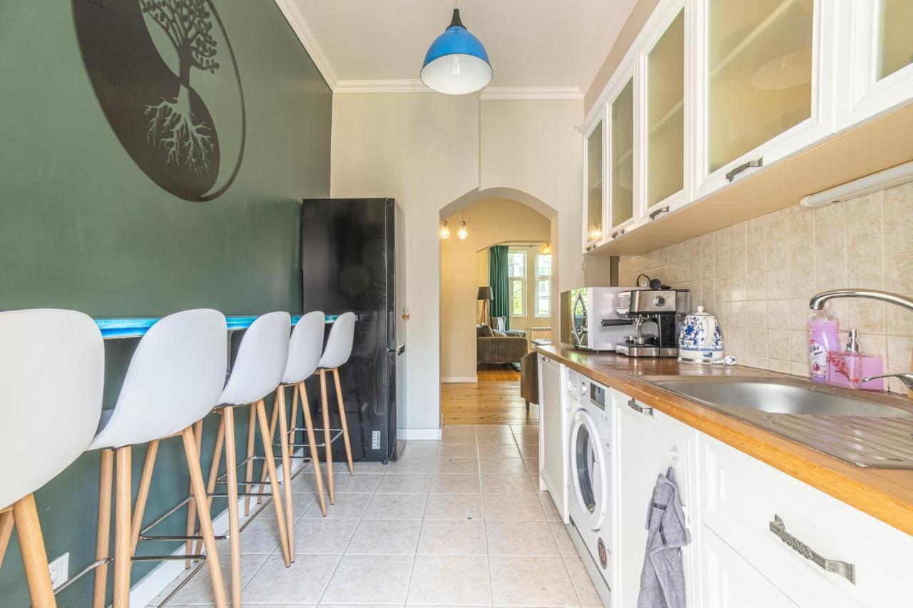 5 Seconds Away From The Main Street, Free Secured Parking Apartment Sofia Luaran gambar
